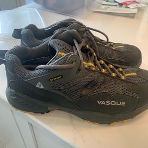 Mens Vasque hardly worn hiking shoes size 10